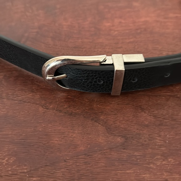 Black belt: silver buckle. sz 6-8 waist. Great condition - worn once. - Picture 2 of 2